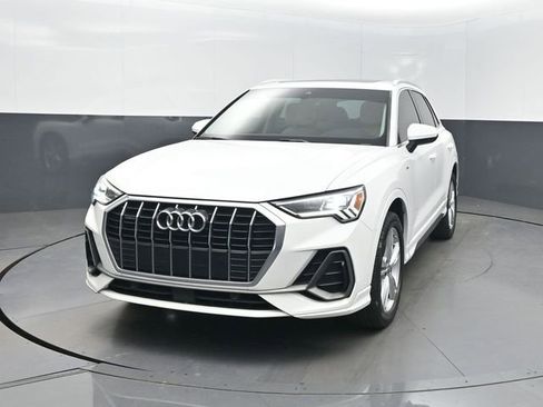 Used 2019 Audi Q3 2.0T Premium Plus w/ Premium Plus Package AWD/4WD image 1