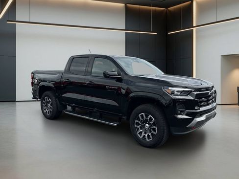 Used 2024 Chevrolet Colorado Z71 w/ Z71 Convenience Package 2 AWD/4WD image 8