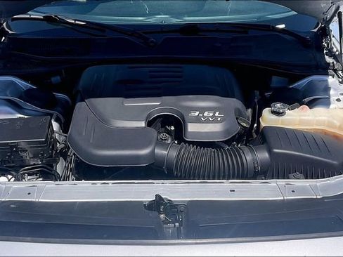 Used 2022 Dodge Challenger SXT RWD image 9