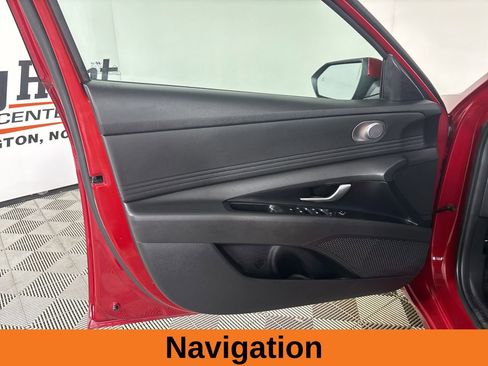 Used 2025 Hyundai Elantra SEL image 8
