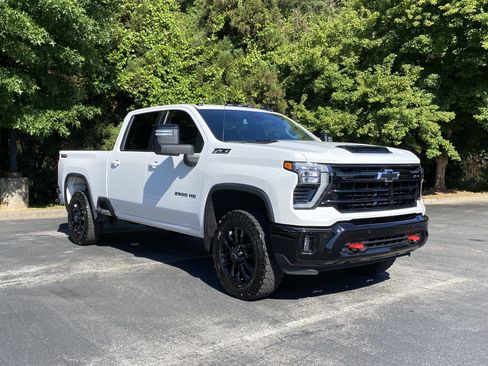 Used 2025 Chevrolet Silverado 2500 LT w/ Trail Boss Package AWD/4WD image 2