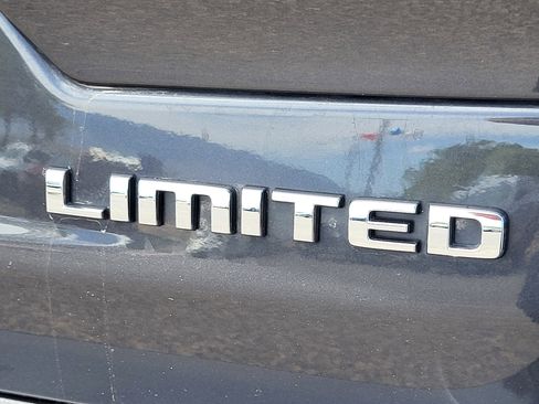 Used 2023 Jeep Grand Cherokee Limited w/ Luxury Tech Group II AWD/4WD image 13