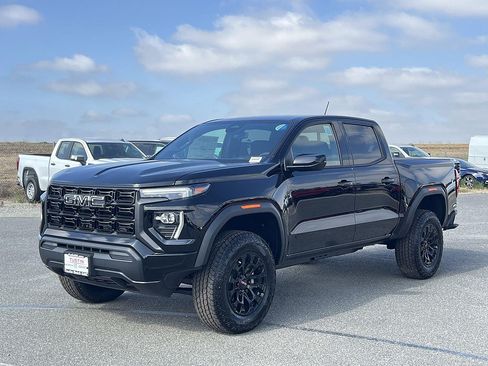 New 2026 GMC Canyon Elevation w/ LPO, Black Badging Package RWD image 7