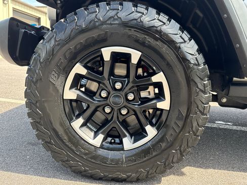 Used 2024 Jeep Wrangler Unlimited Rubicon 4xe AWD/4WD image 12