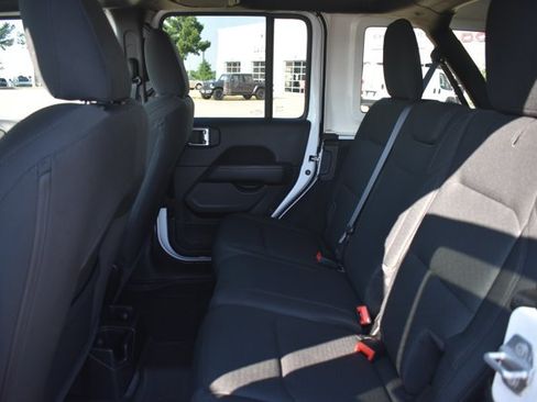 Used 2021 Jeep Wrangler Unlimited Sahara w/ Safety Group AWD/4WD image 14