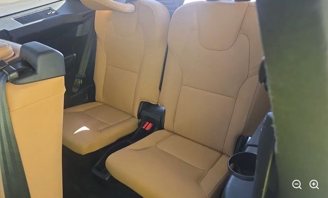 Used 2016 Volvo XC90 T6 Momentum w/ Momentum Plus Package AWD/4WD image 4