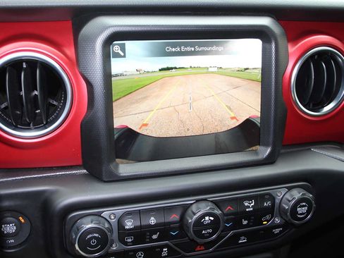 Used 2023 Jeep Gladiator Rubicon w/ LED Lighting Group AWD/4WD image 36