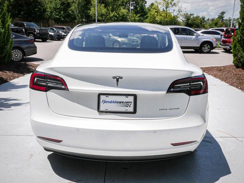 Used 2022 Tesla Model 3 Long Range AWD/4WD image 9