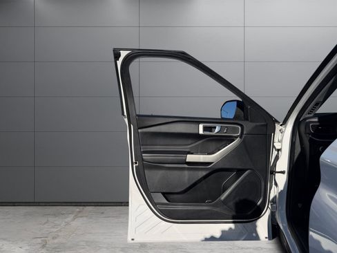 Used 2020 Ford Explorer XLT w/ Equipment Group 202A image 14