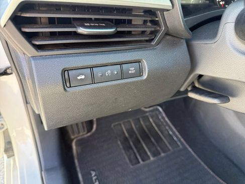 Used 2024 Nissan Altima 2.5 SR FWD image 27