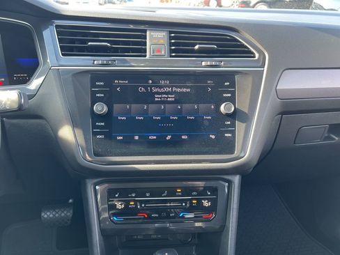 Used 2022 Volkswagen Tiguan SE image 20