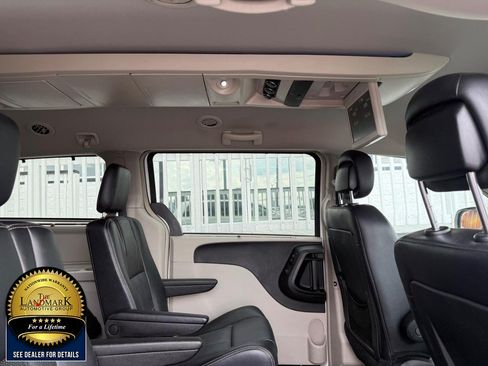 Used 2015 Chrysler Town & Country Touring-L w/ Driver Convenience Group FWD image 15