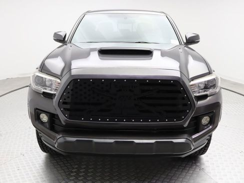 Used 2017 Toyota Tacoma TRD Sport image 5