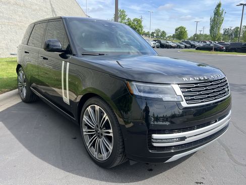 Used 2024 Land Rover Range Rover Autobiography image 9