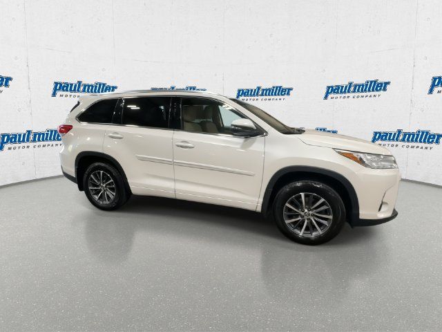 Used 2017 Toyota Highlander XLE FWD image 13