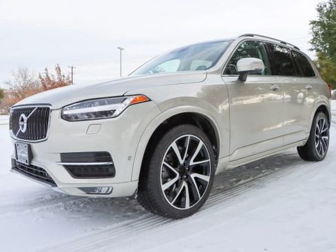 Used 2018 Volvo XC90 T6 Momentum w/ Convenience Package image 3