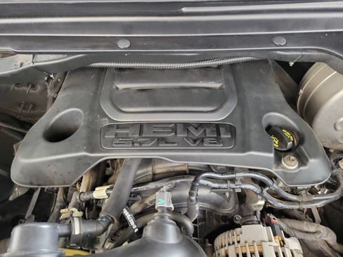 Used 2019 RAM 1500 Laramie RWD image 10