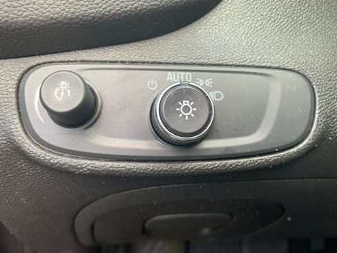 Used 2020 Chevrolet Trax LT w/ LT Convenience Package image 17