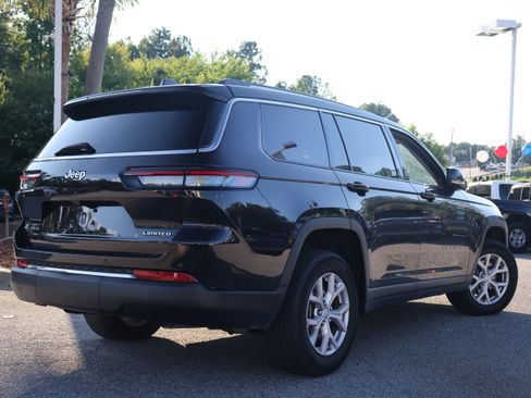 Used 2022 Jeep Grand Cherokee L Limited AWD/4WD image 2