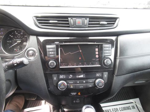 Used 2018 Nissan Rogue AWD image 29