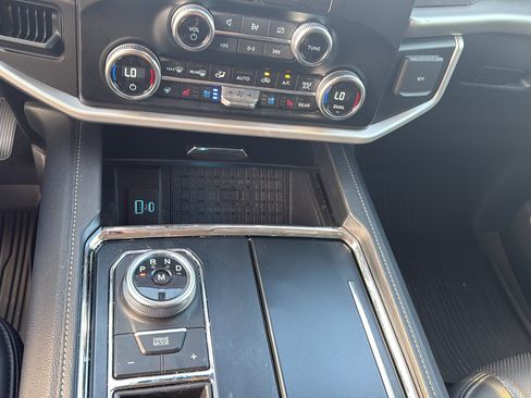Used 2024 Ford Expedition XLT RWD image 19