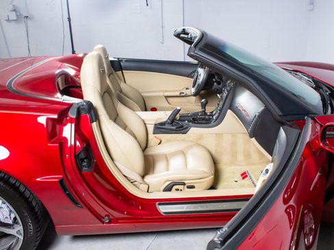 Used 2010 Chevrolet Corvette Grand Sport w/ Preferred Equipment Group RWD image 34
