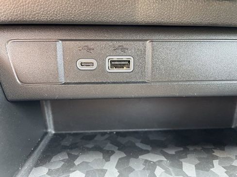 Used 2025 GMC Canyon Elevation image 23