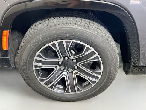 Used 2024 Jeep Wagoneer Series II w/ Flexible Seating Group RWD image 13