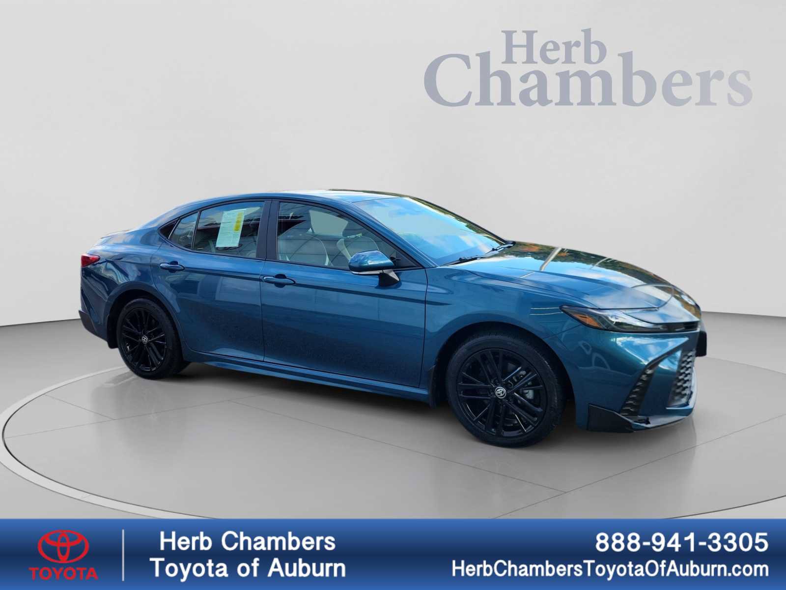 Used 2025 Toyota Camry SE w/ Convenience Package AWD/4WD image 1