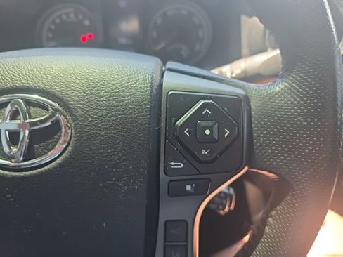 Used 2021 Toyota Tacoma TRD Sport AWD/4WD image 22