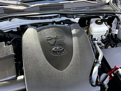 Used 2020 Toyota Tacoma TRD Off-Road AWD/4WD image 32