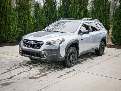 Used 2022 Subaru Outback Wilderness w/ Wilderness Package image 5