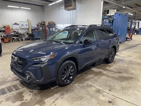 Used 2025 Subaru Outback Onyx Edition image 3