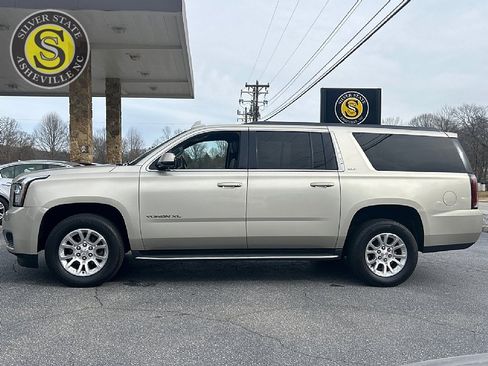 Used 2017 GMC Yukon XL SLT image 3