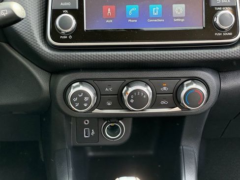 Used 2025 Nissan Kicks Play S image 9