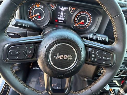 Used 2025 Jeep Wrangler Unlimited Sport AWD/4WD image 19