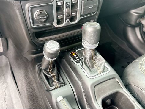Used 2021 Jeep Gladiator Overland AWD/4WD image 18