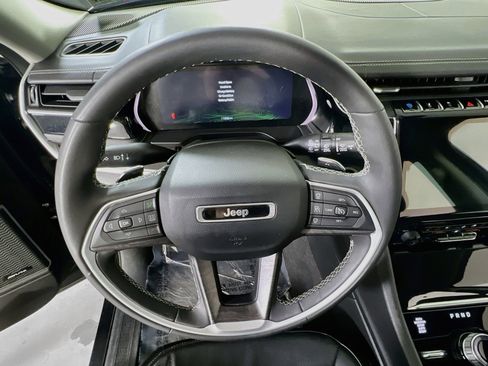 Used 2022 Jeep Grand Cherokee Limited w/ Luxury Tech Group II image 11