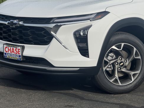 New 2026 Chevrolet Trax LT w/ Driver Confidence Package image 3