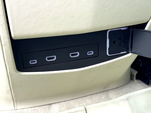 Used 2021 Cadillac Escalade Premium Luxury Platinum image 26