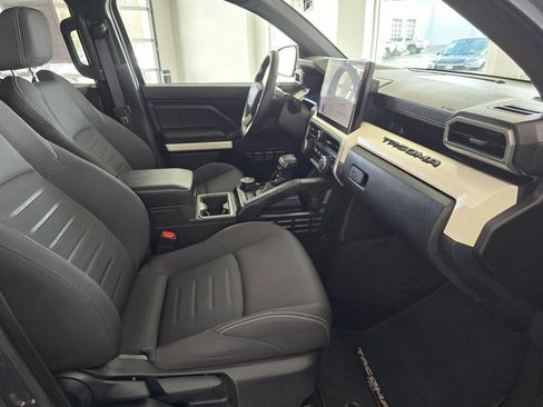 Used 2024 Toyota Tacoma TRD Off-Road image 41