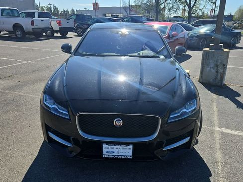 Used 2016 Jaguar XF R-Sport image 4
