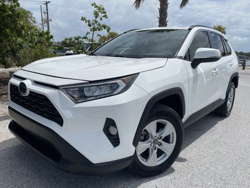 Used 2020 Toyota RAV4 XLE w/ Convenience Package FWD image 1