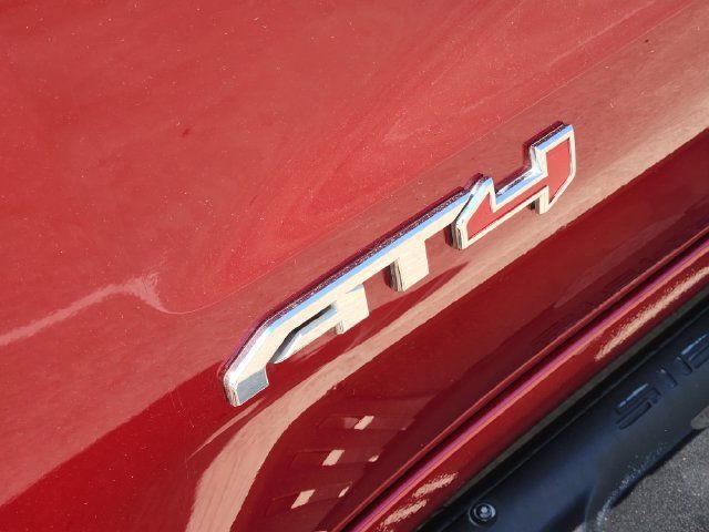 Used 2022 GMC Sierra 1500 AT4 w/ AT4 Premium Package AWD/4WD image 12