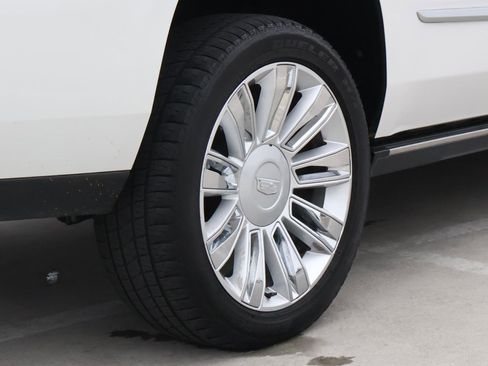 Used 2020 Cadillac Escalade Platinum image 12