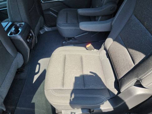 Used 2025 Chevrolet Traverse LT image 14