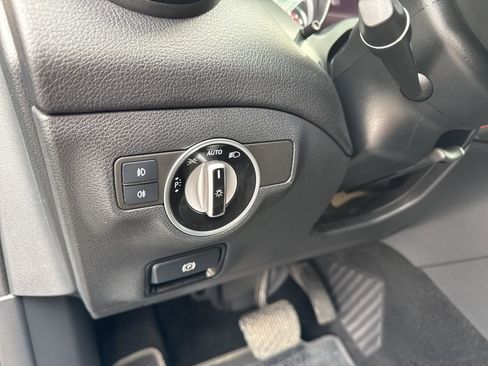 Used 2018 Mercedes-Benz GLA 250 4MATIC image 17