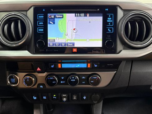 Used 2018 Toyota Tacoma Limited AWD/4WD image 22