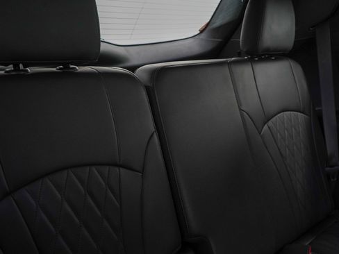 Used 2024 Buick Enclave Avenir w/ Avenir Technology Package image 12