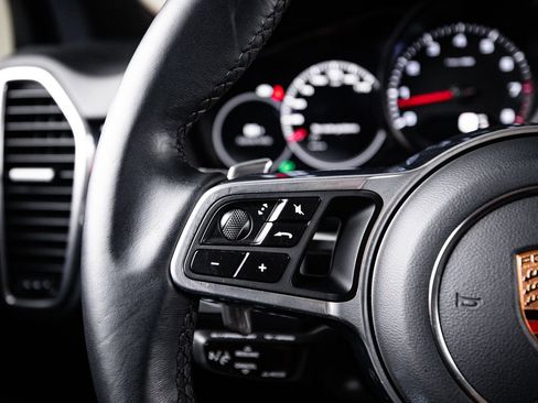 Certified 2023 Porsche Cayenne Platinum Edition AWD/4WD image 17